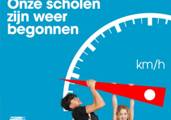 Kinderen hangen aan een snelheidsmeter